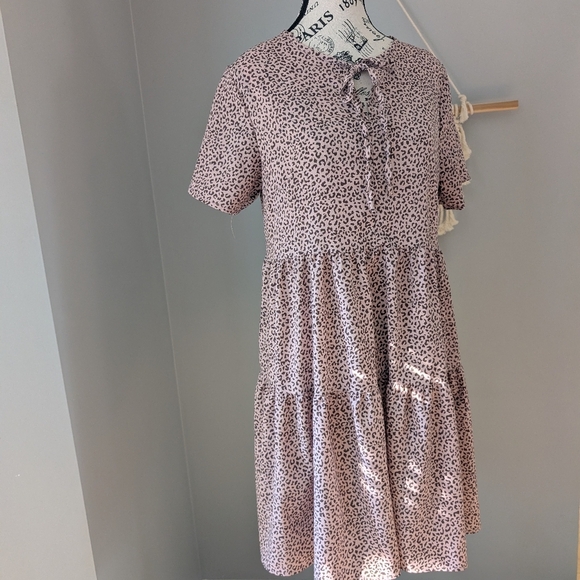 2/$20 Cute dress Pink Cheetah Tiered Shirt Sleeve Tie Front Medium - Picture 6 of 7